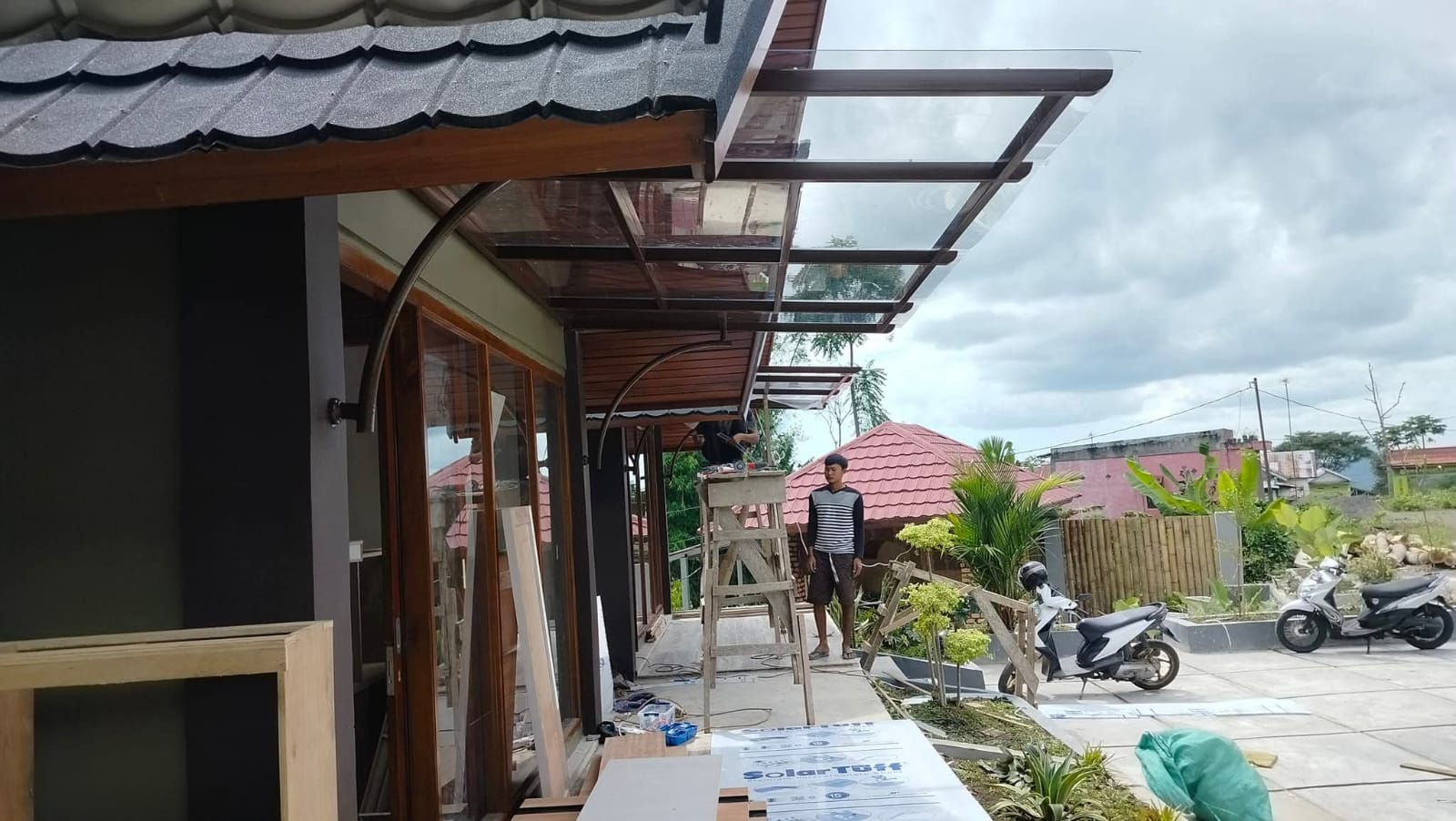 Pembuatan Kanopi Solartuff